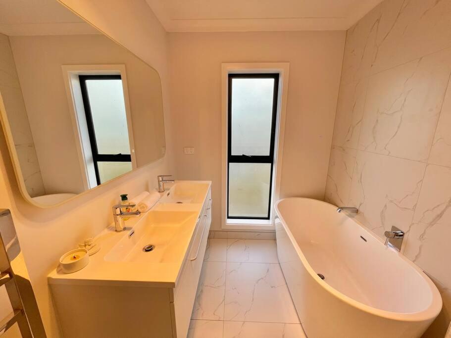 המילטון Morden Spacious New House מראה חיצוני תמונה